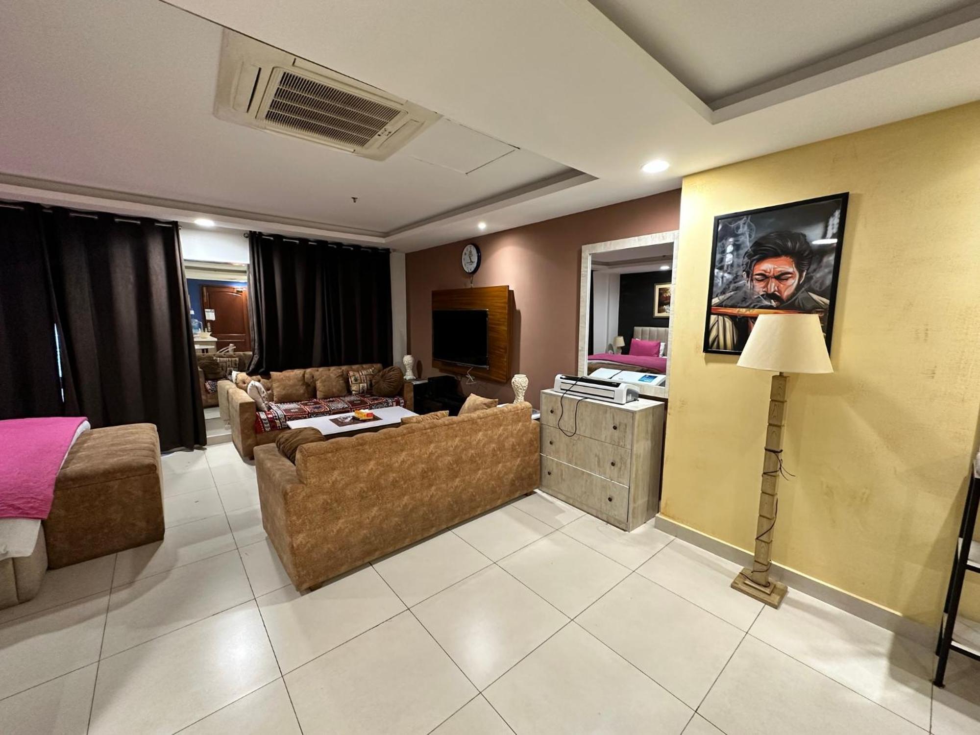 Sunset Luxury Gold Crest Mall Residency Lahore Eksteriør bilde